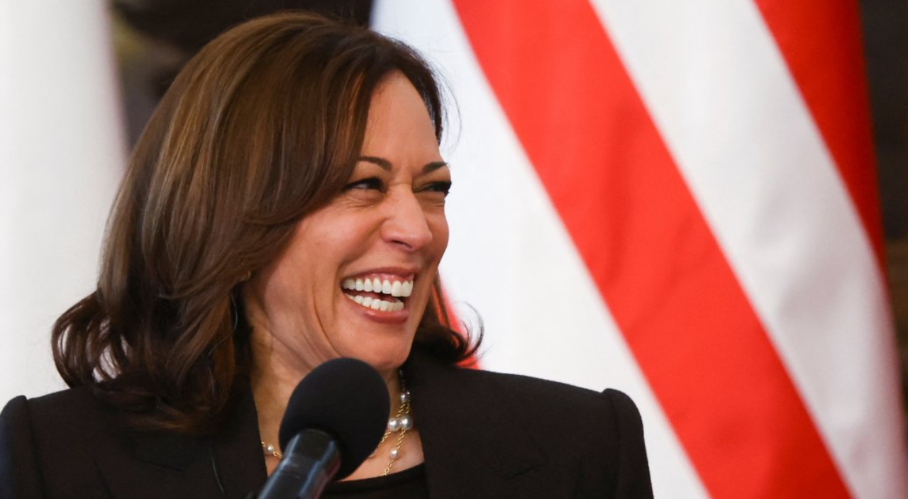 Kamala Harris Ukraynalı mülteci sorusuna kahkaha attı! Tepkiler üst üste geldi